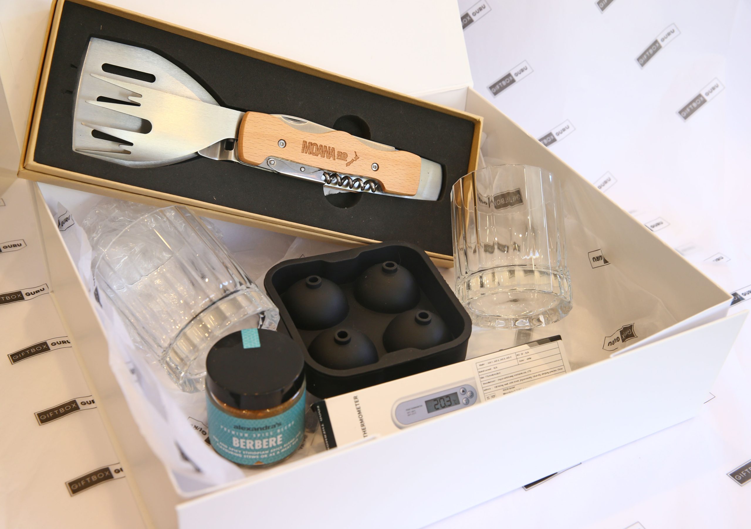 WHISKEY & GRILL GIFT BOX - Image 2