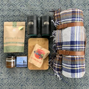 CHILL AND CHEERS GIFT BOX